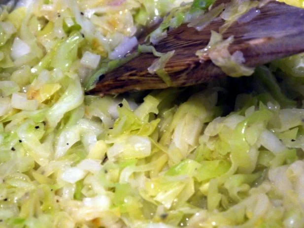 Spitzkohl mit würzigen Bouletten und Kartoffelpüree - Rezept - Bild Nr. 4