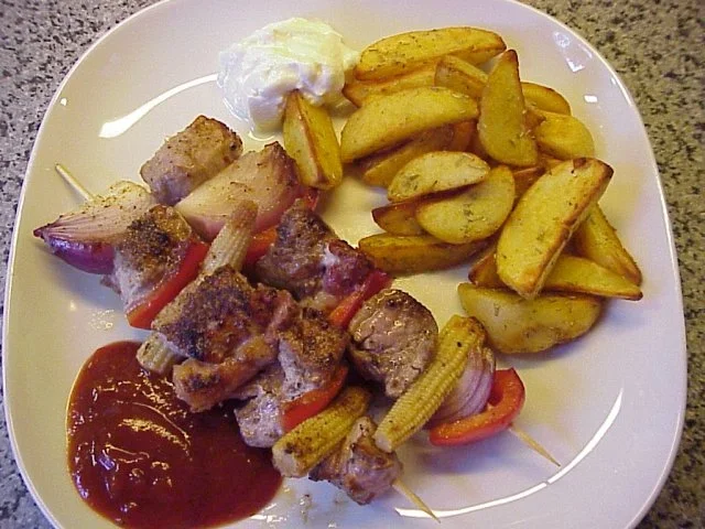 Rezept: Schaschlikspieße mit Rosmarin-Kartoffeln Bild Nr. 2 Schaschlikspieße mit Rosmarin-Kartoffeln - Rezept - Bild Nr. 2