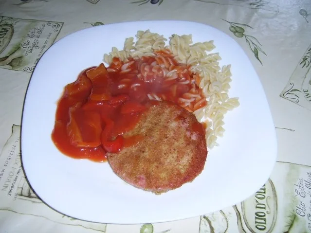 Jägerschnitzel Letscho mit Spirelli - Rezept