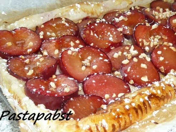 Rezept: Pflaumen auf Marzipan Blätterteig Pflaumen auf Marzipan Blätterteig - Rezept