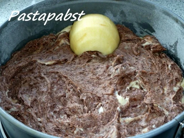 Apfeliger Marmorkuchen mit Toffeesauce - Rezept - Bild Nr. 2