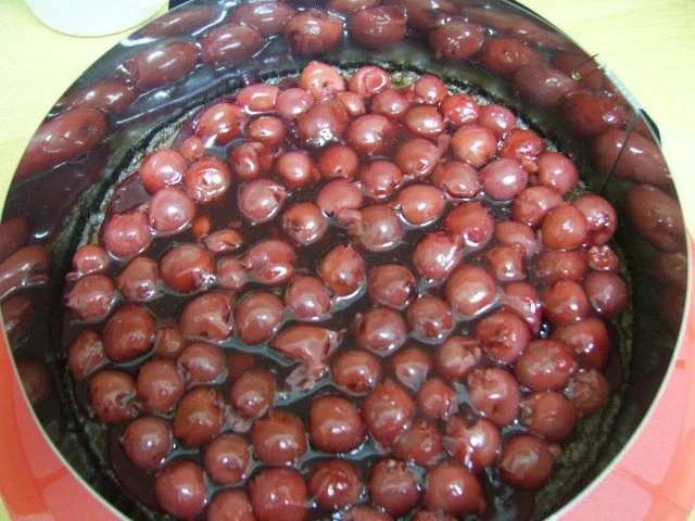 Rezept: Kirsch-Schoko-Torte Bild Nr. 3 Kirsch-Schoko-Torte - Rezept - Bild Nr. 3