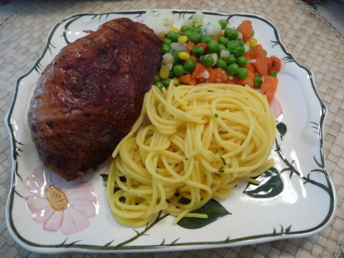 Bilder für Geflügel : Gegrillter Putenschenkel, Mischgemüse und gebutterten Spaghetti - glutenfrei - - Rezept