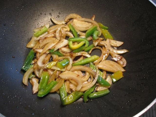 Rezept: Wok-Nudeln mit Schweinefleisch ... Bild Nr. 7 Wok-Nudeln mit Schweinefleisch ... - Rezept - Bild Nr. 7