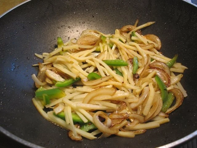 Rezept: Wok-Nudeln mit Schweinefleisch ... Bild Nr. 8 Wok-Nudeln mit Schweinefleisch ... - Rezept - Bild Nr. 8