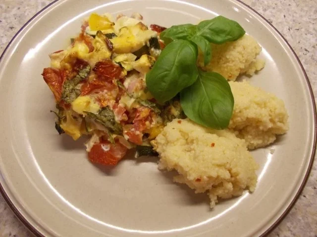 Zucchini-Paprika-Tomaten-Auflauf mit Schafskäse und Schinken - Rezept