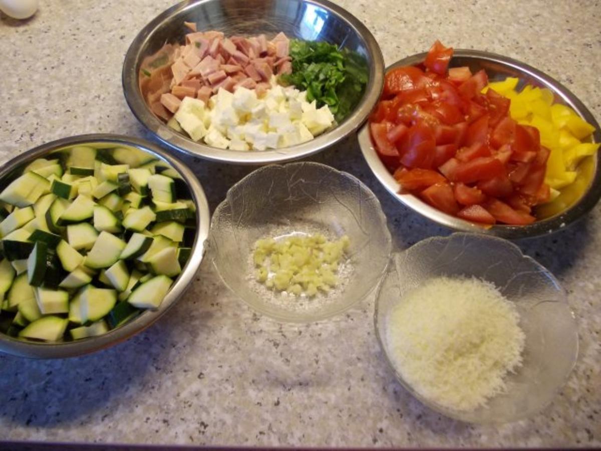 Zucchini-Paprika-Tomaten-Auflauf mit Schafskäse und Schinken - Rezept - Bild Nr. 3