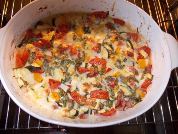 Zucchini-Paprika-Tomaten-Auflauf mit Schafskäse und Schinken - Rezept ...