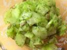 Gurkensalat mit Senf-Dill-Dressing und gerösteten Sonnenblumenkernen - Rezept
