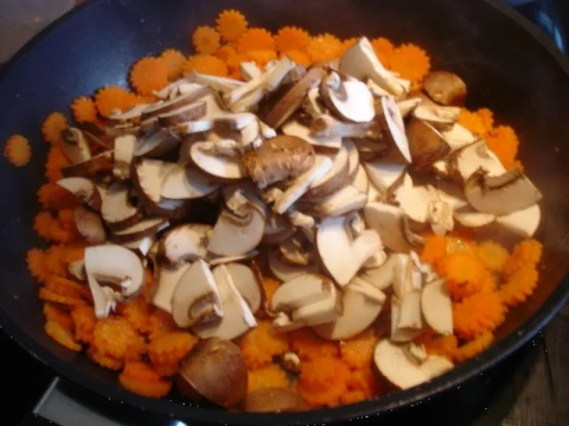 Rezept: Gabelspaghetti mit Mett-Pilz-Möhren-Sauce Bild Nr. 17 Gabelspaghetti mit Mett-Pilz-Möhren-Sauce - Rezept - Bild Nr. 17