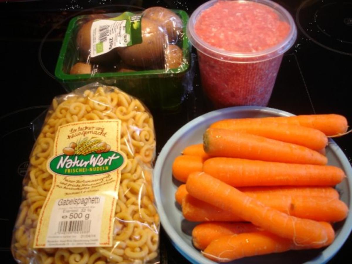 Gabelspaghetti mit Mett Pilz Möhren Sauce - einfach - von MausVoh Gabelspaghetti mit Mett Pilz Möhren Sauce - einfach - von MausVoh