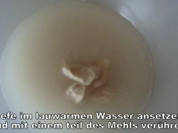 Hefeschnecke mit getrockneten Früchten - Rezept - Bild Nr. 2