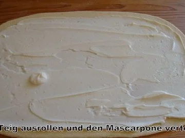 Hefeschnecke mit getrockneten Früchten - Rezept - Bild Nr. 8