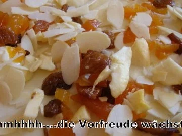 Hefeschnecke mit getrockneten Früchten - Rezept - Bild Nr. 10