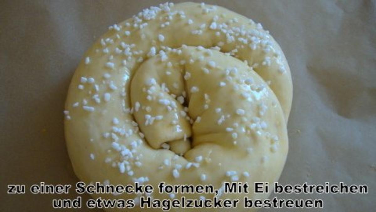 Hefeschnecke mit getrockneten Früchten - Rezept - Bild Nr. 12