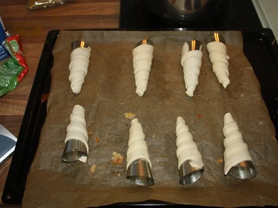 Portugiesische "Cornucópias com creme pasteleiro" - Rezept - Bild Nr. 3