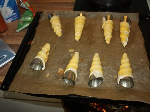 Portugiesische "Cornucópias com creme pasteleiro" - Rezept - Bild Nr. 4