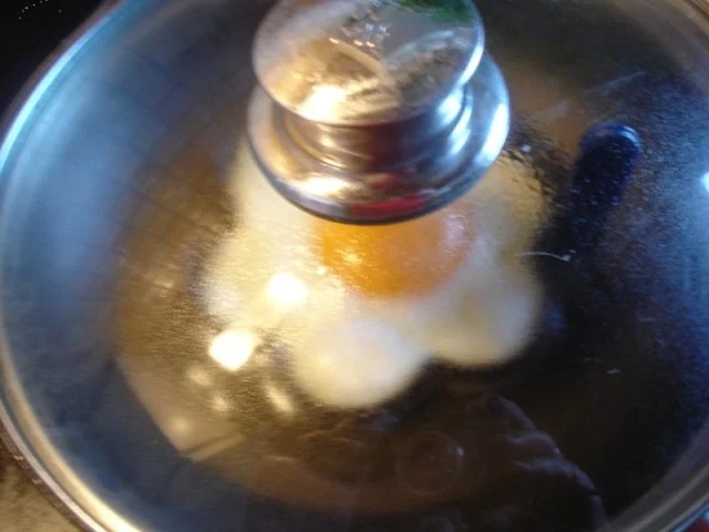 Rezept: Spiegelei auf gebratenem Eierreis Bild Nr. 4 Spiegelei auf gebratenem Eierreis - Rezept - Bild Nr. 4