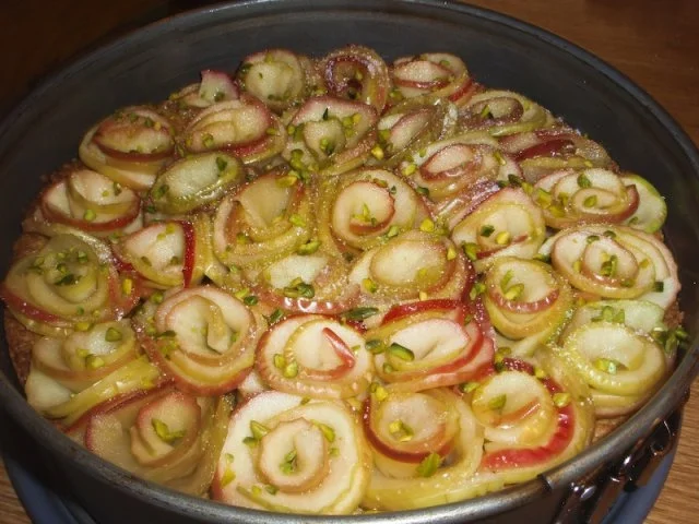 Rezept: Mürbteig-Apfel-Kuchen mit Pistaziencreme Bild Nr. 3 Mürbteig-Apfel-Kuchen mit Pistaziencreme - Rezept - Bild Nr. 3