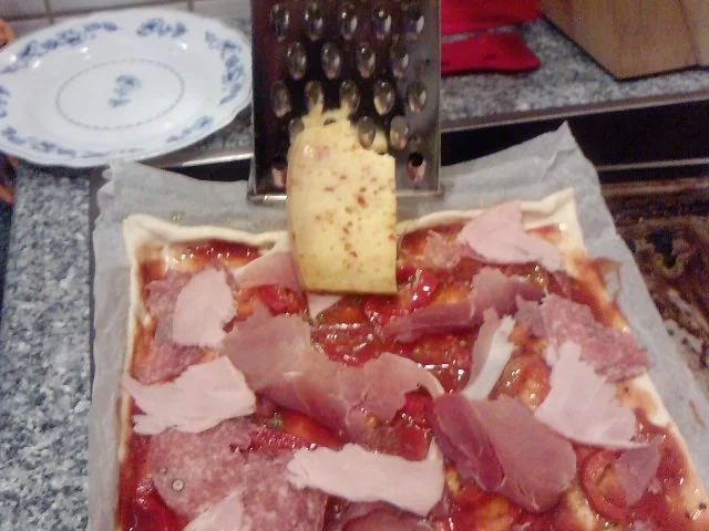 3 Länder-Pizza --- Pizza mit dem Besten aus BaWü, Hessen und Italien - Rezept - Bild Nr. 3