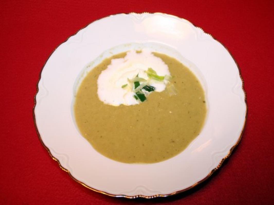 Lauchsuppe mit Sahnehäubchen - Rezept mit Bild - kochbar.de