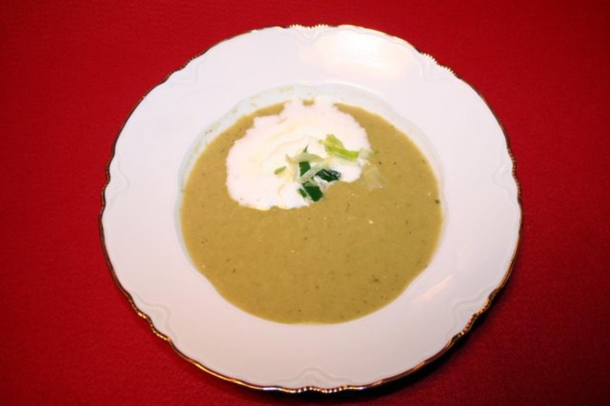 Bilder für Lauchsuppe mit Sahnehäubchen - Rezept