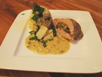 Rezept: Gefüllter Kalbsbraten mit Rucola-Risotto Gefüllter Kalbsbraten mit Rucola-Risotto - Rezept