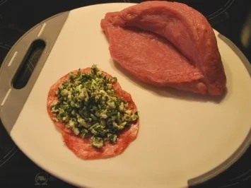 Rezept: Gefüllter Kalbsbraten mit Rucola-Risotto Gefüllter Kalbsbraten mit Rucola-Risotto - Rezept