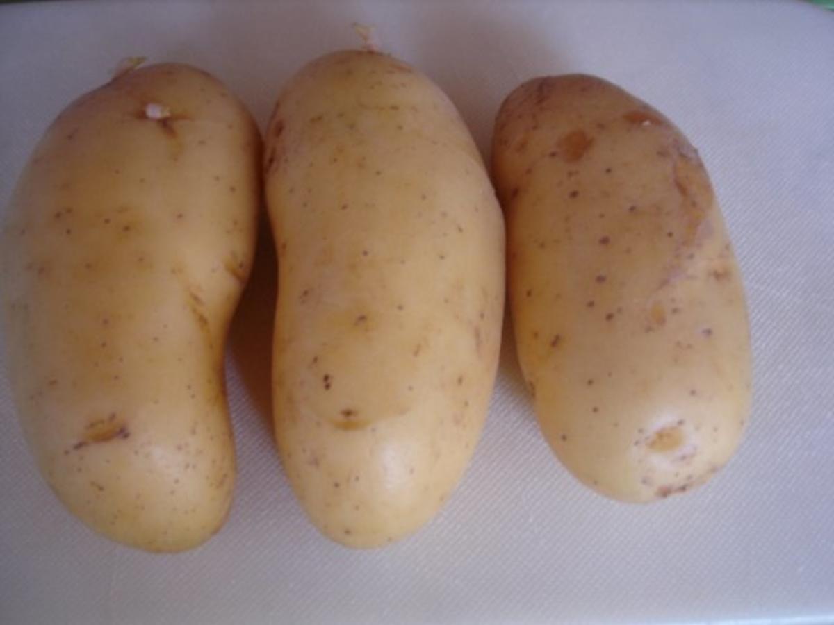 Kartoffelblüten mit Spiegelei und Radisalat - Rezept - Bild Nr. 2