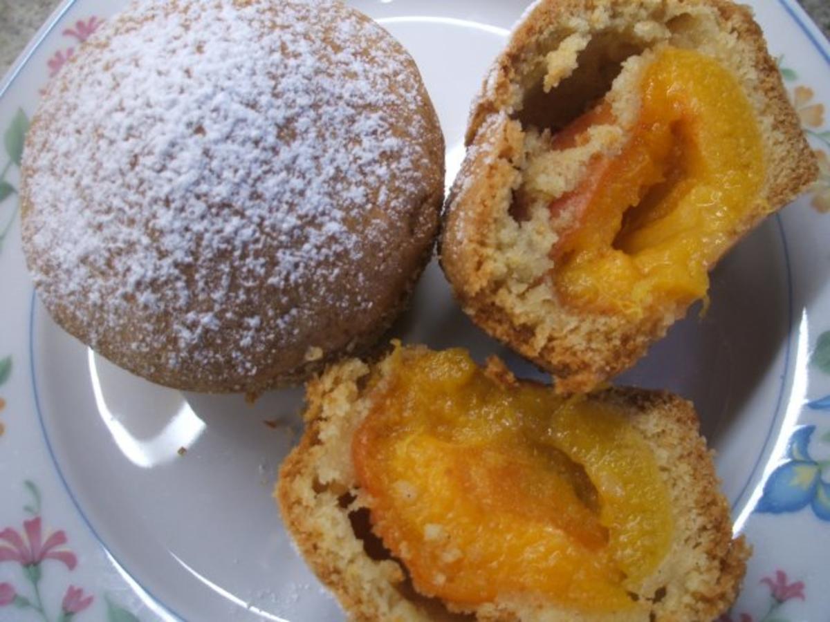 Backen: Muffins aus Mürbteig mit fruchtiger Füllung - Rezept - kochbar.de