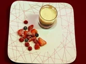 Sangria-Granite mit Vanillecreme und frischen Beeren (Carlo Thränhardt) - Rezept