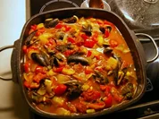 Muscheleintopf mit Dill, Tomate und Schmorgurken - Rezept