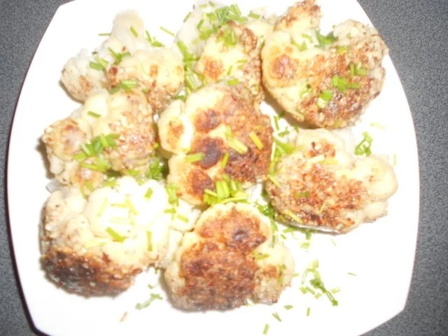 Blumenkohl mit Nüssen und Mandeln paniert - Rezept