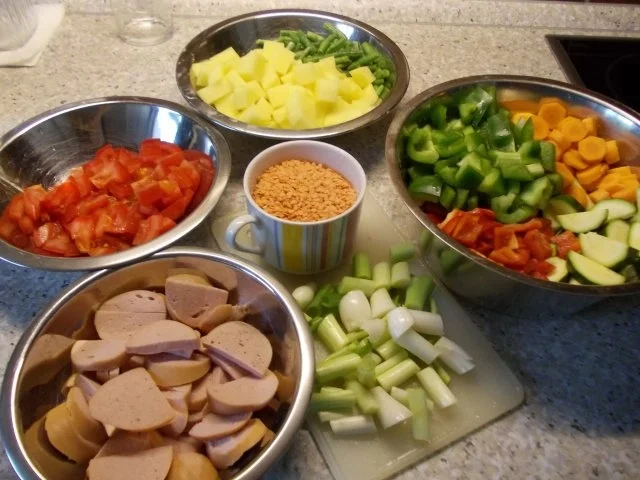 Bunte Gemüsesuppe mit Fleischwurst - Rezept - Bild Nr. 3