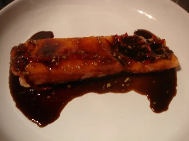 Rezept: Lachsfilet mit Kartoffelstiften-Kartoffelblüten und Mungosprossensalat Bild Nr. 5 Lachsfilet mit Kartoffelstiften-Kartoffelblüten und Mungosprossensalat - Rezept - Bild Nr. 5