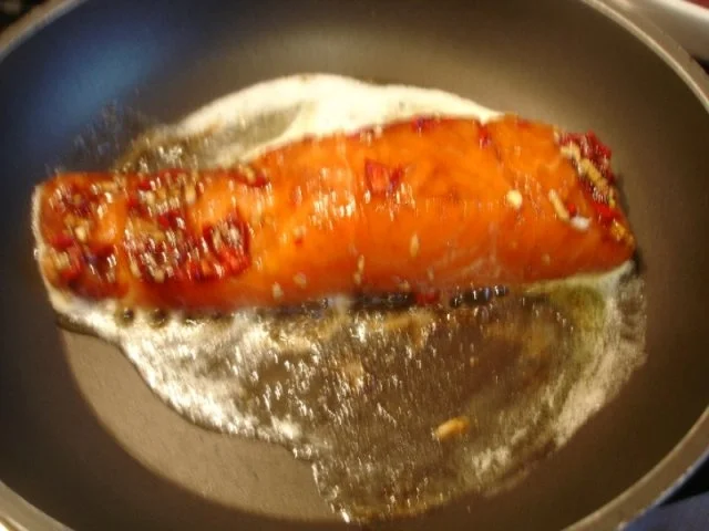 Rezept: Lachsfilet mit Kartoffelstiften-Kartoffelblüten und Mungosprossensalat Bild Nr. 7 Lachsfilet mit Kartoffelstiften-Kartoffelblüten und Mungosprossensalat - Rezept - Bild Nr. 7