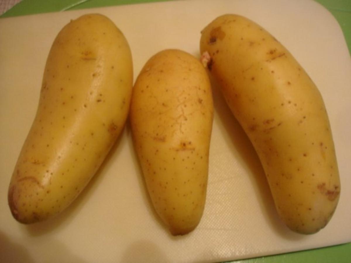 Lachsfilet mit Kartoffelstiften-Kartoffelblüten und Mungosprossensalat - Rezept - Bild Nr. 9
