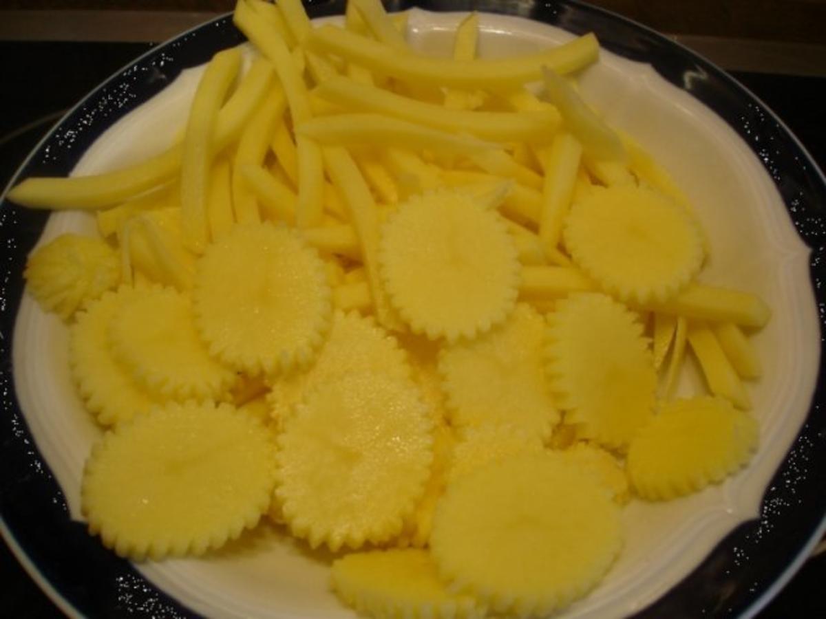Lachsfilet mit Kartoffelstiften-Kartoffelblüten und Mungosprossensalat - Rezept - Bild Nr. 11