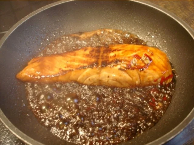 Rezept: Lachsfilet mit Kartoffelstiften-Kartoffelblüten und Mungosprossensalat Bild Nr. 8 Lachsfilet mit Kartoffelstiften-Kartoffelblüten und Mungosprossensalat - Rezept - Bild Nr. 8