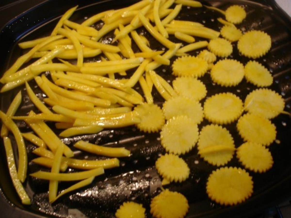 Lachsfilet mit Kartoffelstiften-Kartoffelblüten und Mungosprossensalat - Rezept - Bild Nr. 13