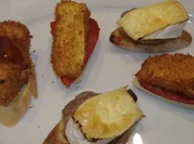 Dreierlei Montaditos mit Brie - Rezept