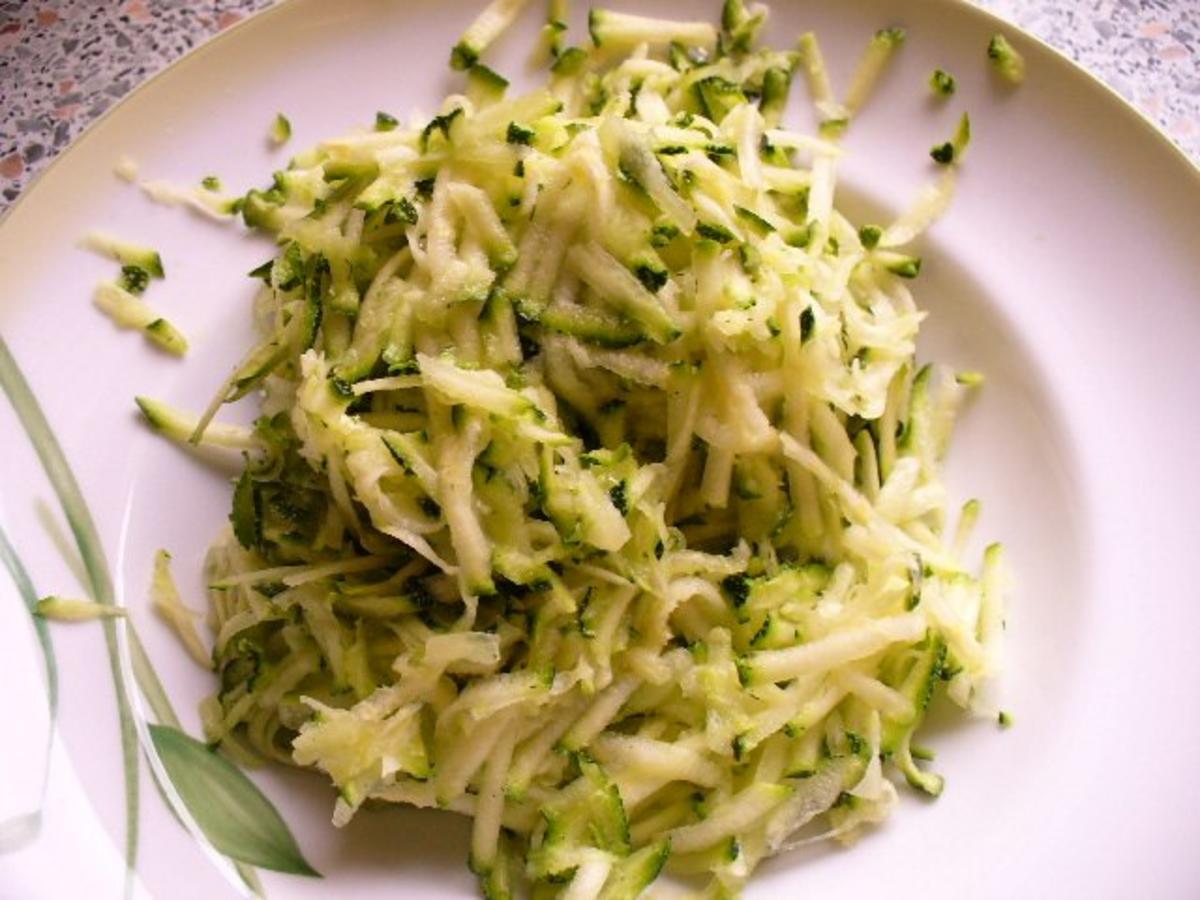gedünstetes Zanderfilet auf Zucchini-Rösti - Rezept - Bild Nr. 3