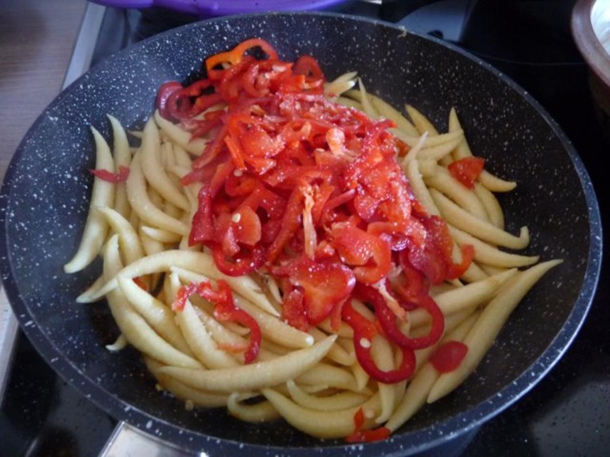 30 Minuten Rezepte Schupfnudel Pfanne mit HĂ€hnchenbrust und Salat Rezept kochbar.de