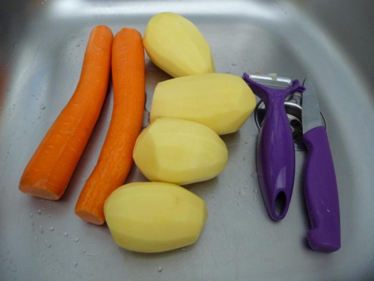 Suppen & Eintöpfe : ...schnelles Gemüsesüppchen mit Wiener Würsten - Rezept - Bild Nr. 2