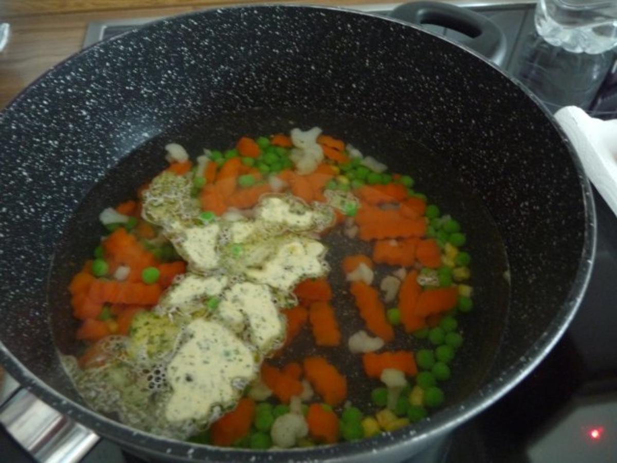 Suppen & Eintöpfe : ...schnelles Gemüsesüppchen mit Wiener Würsten - Rezept - Bild Nr. 3