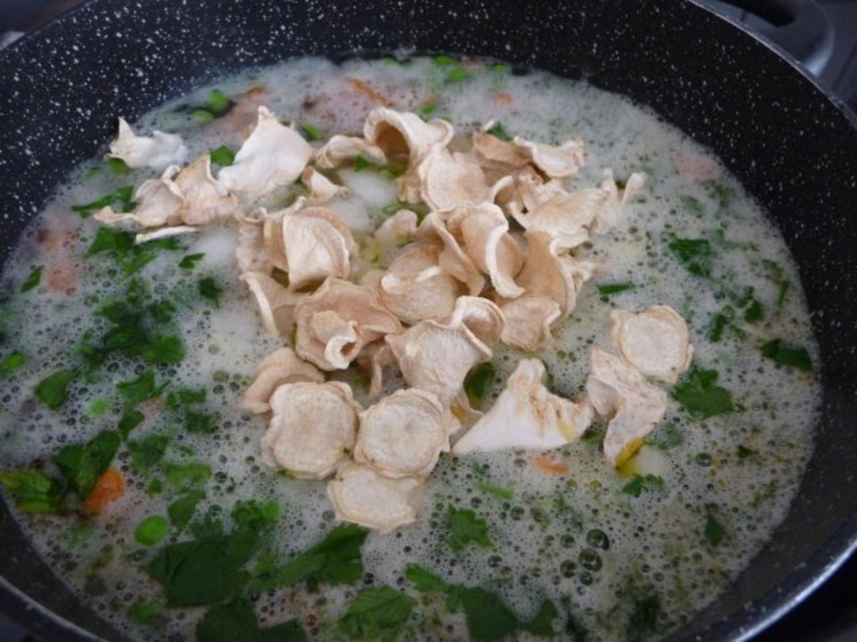 Suppen & Eintöpfe : ...schnelles Gemüsesüppchen mit Wiener Würsten - Rezept - Bild Nr. 12