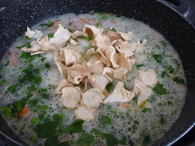 Suppen & Eintöpfe : ...schnelles Gemüsesüppchen mit Wiener Würsten - Rezept - Bild Nr. 12