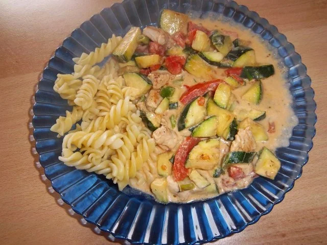 Nudeln mit Hähnchen-Zitronen-Sosse - Rezept