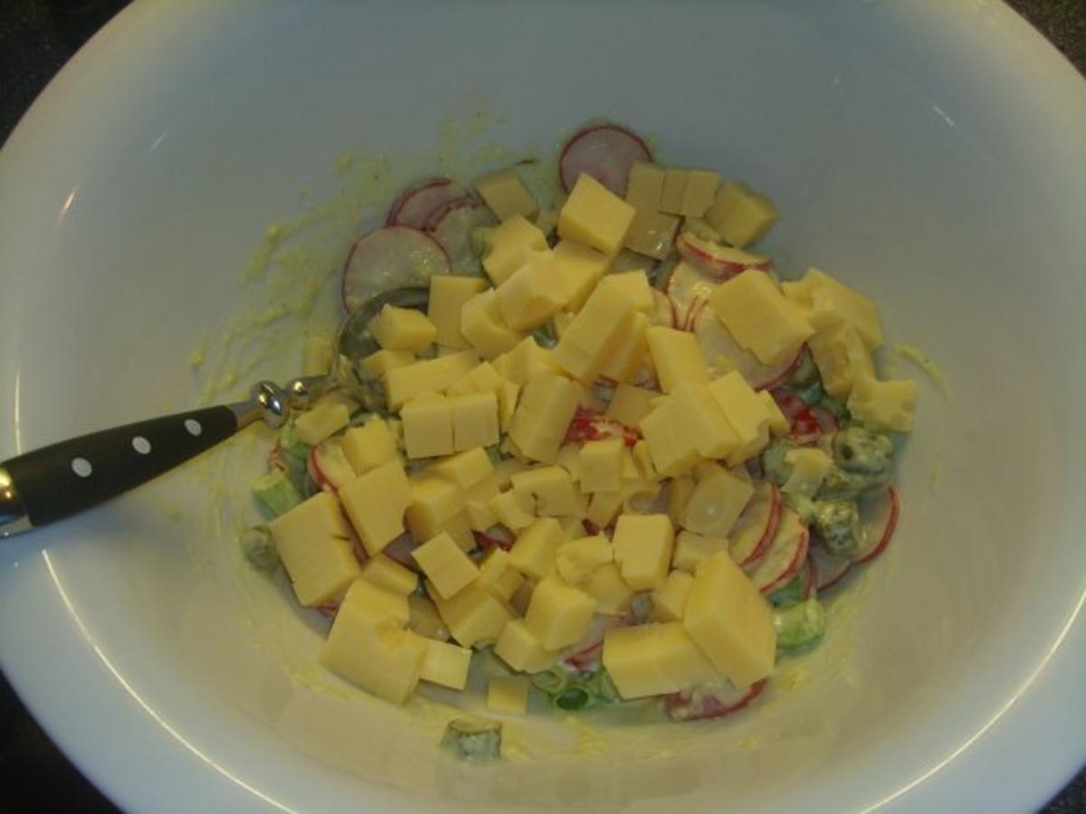 Bunter Käsesalat - einfach - von Hoenowbear Bunter Käsesalat - einfach - von Hoenowbear