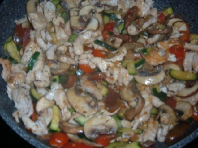 Rezept: Blätterteig : mit Pute, Champignons,Zucchini,Tomate .. Bild Nr. 6 Blätterteig : mit Pute, Champignons,Zucchini,Tomate .. - Rezept - Bild Nr. 6